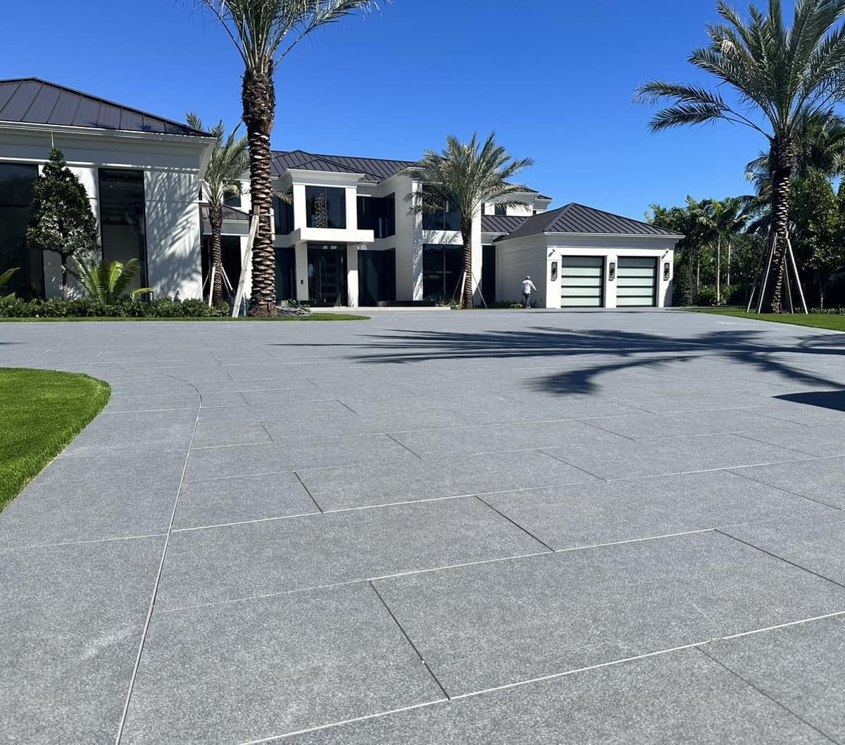 Porcelain paver driveway in Florida